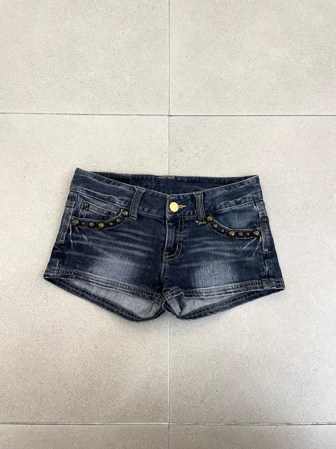 스터드 데님 숏츠 상품이미지1