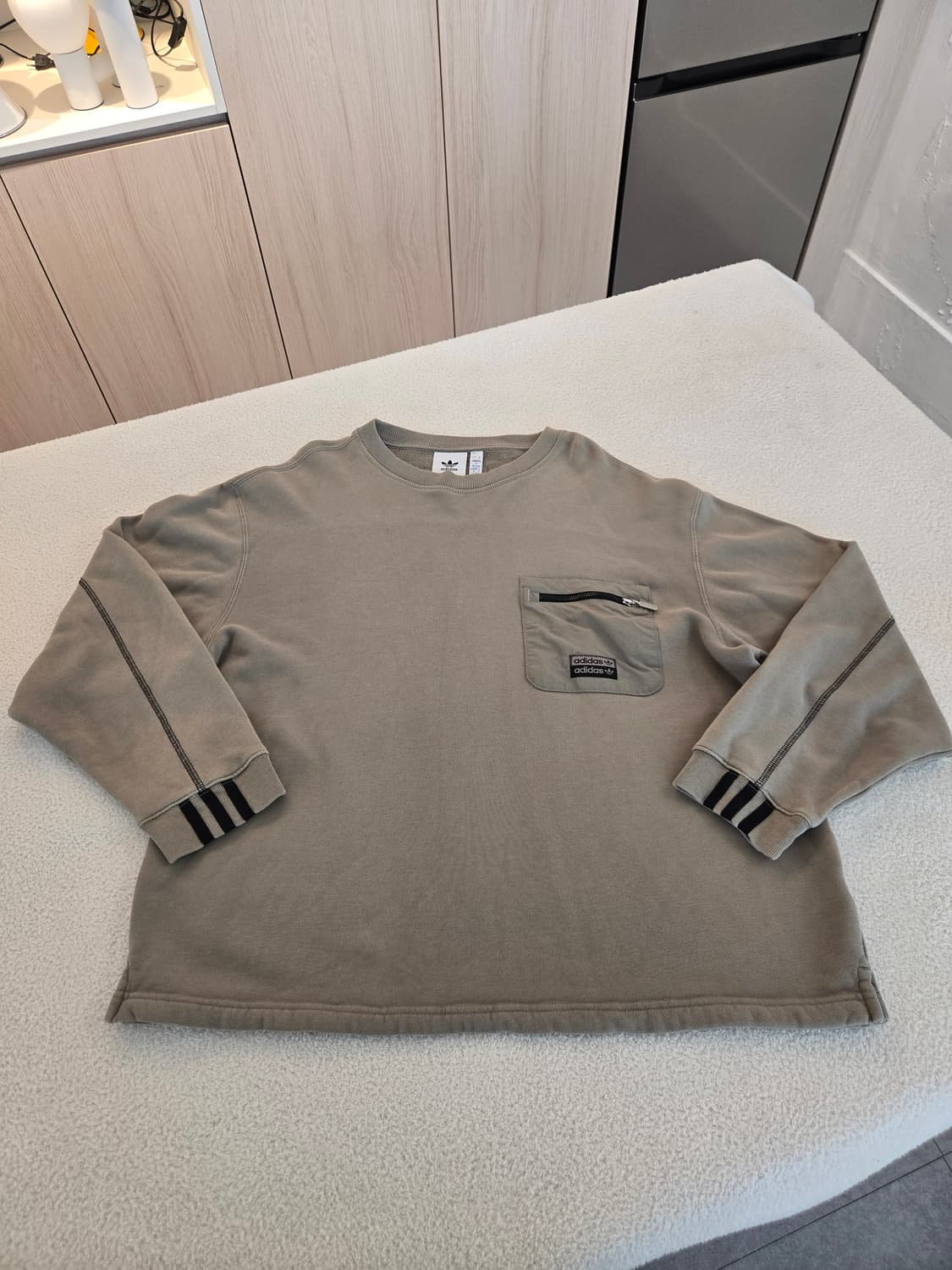 아디다스 크롭한 밀리터리 포켓 맨투맨 티셔츠 M 상품이미지2