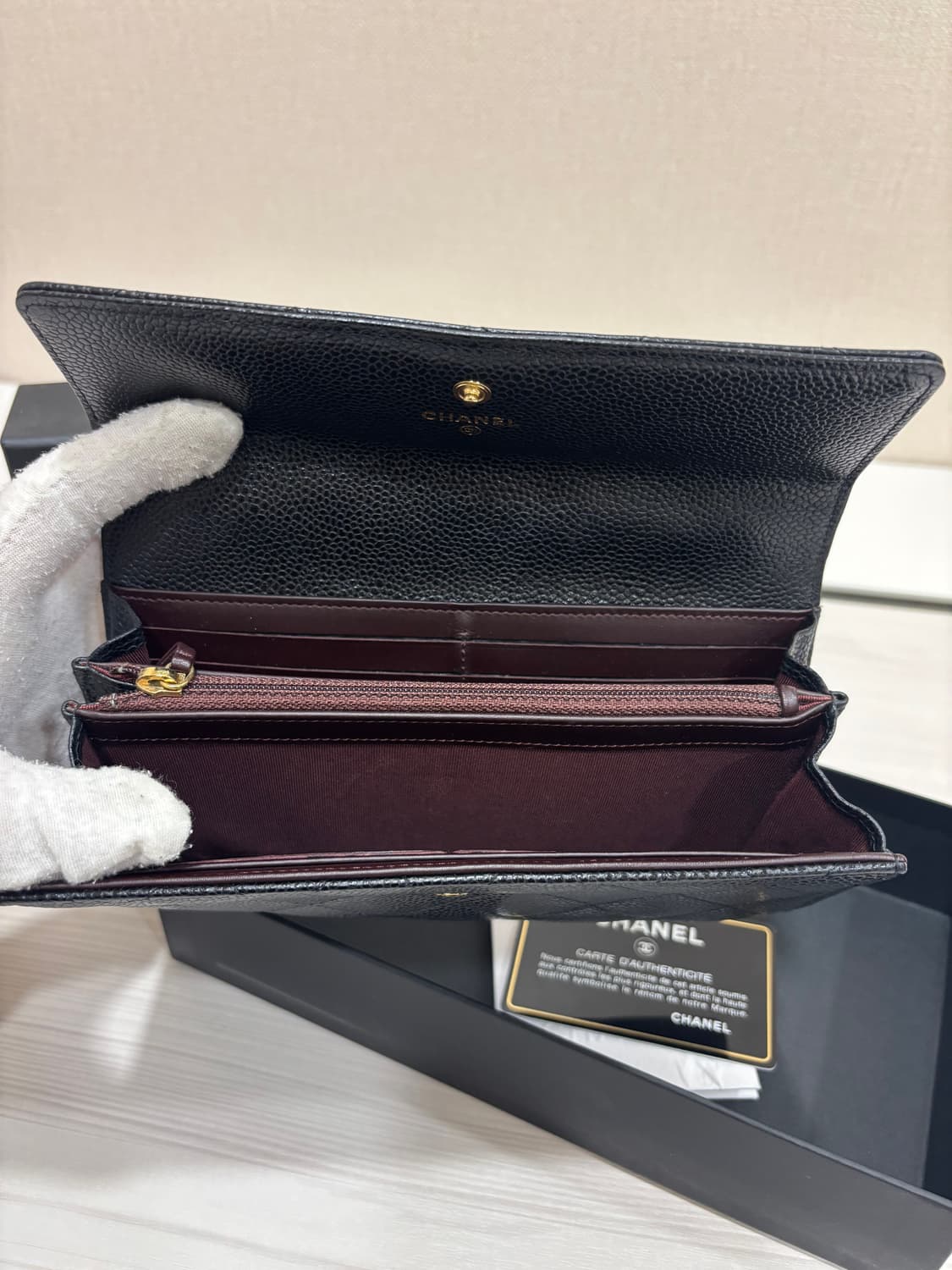 샤넬 클래식 금장 캐비어 플랩 장지갑 상품이미지6