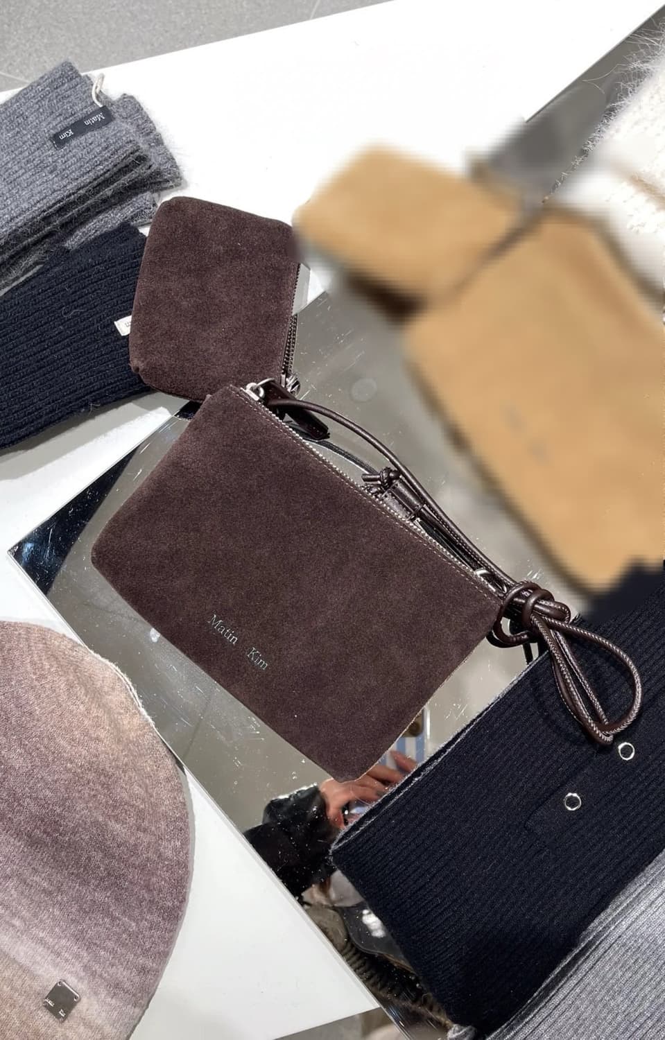 초코 다크 브라운 마뗑킴 스웨이드 소가죽 멀티 미니 파우치 미니숄더백  상품이미지2