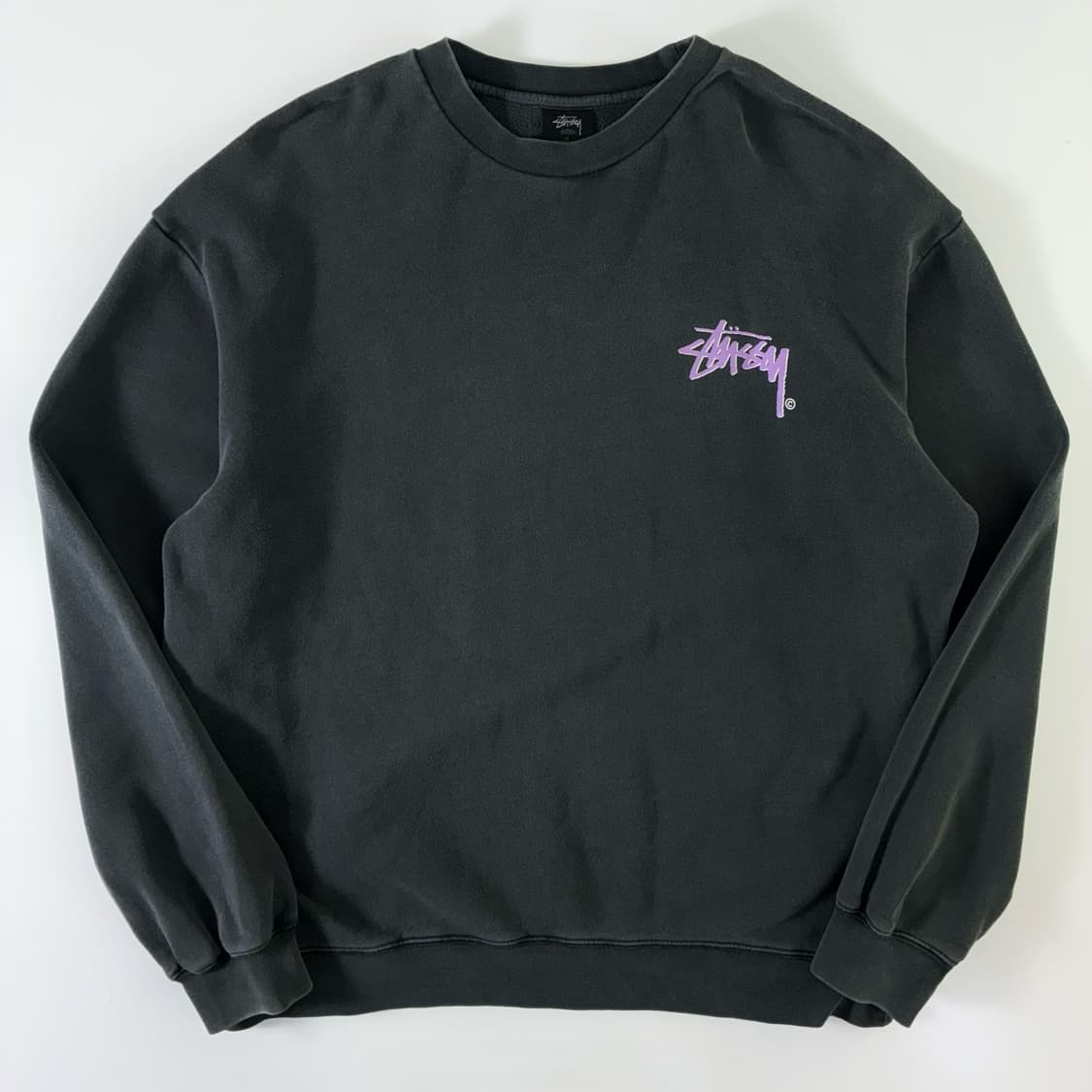 Stussy  스투시 코튼 퍼플로고 차콜 맨투맨 상품이미지1