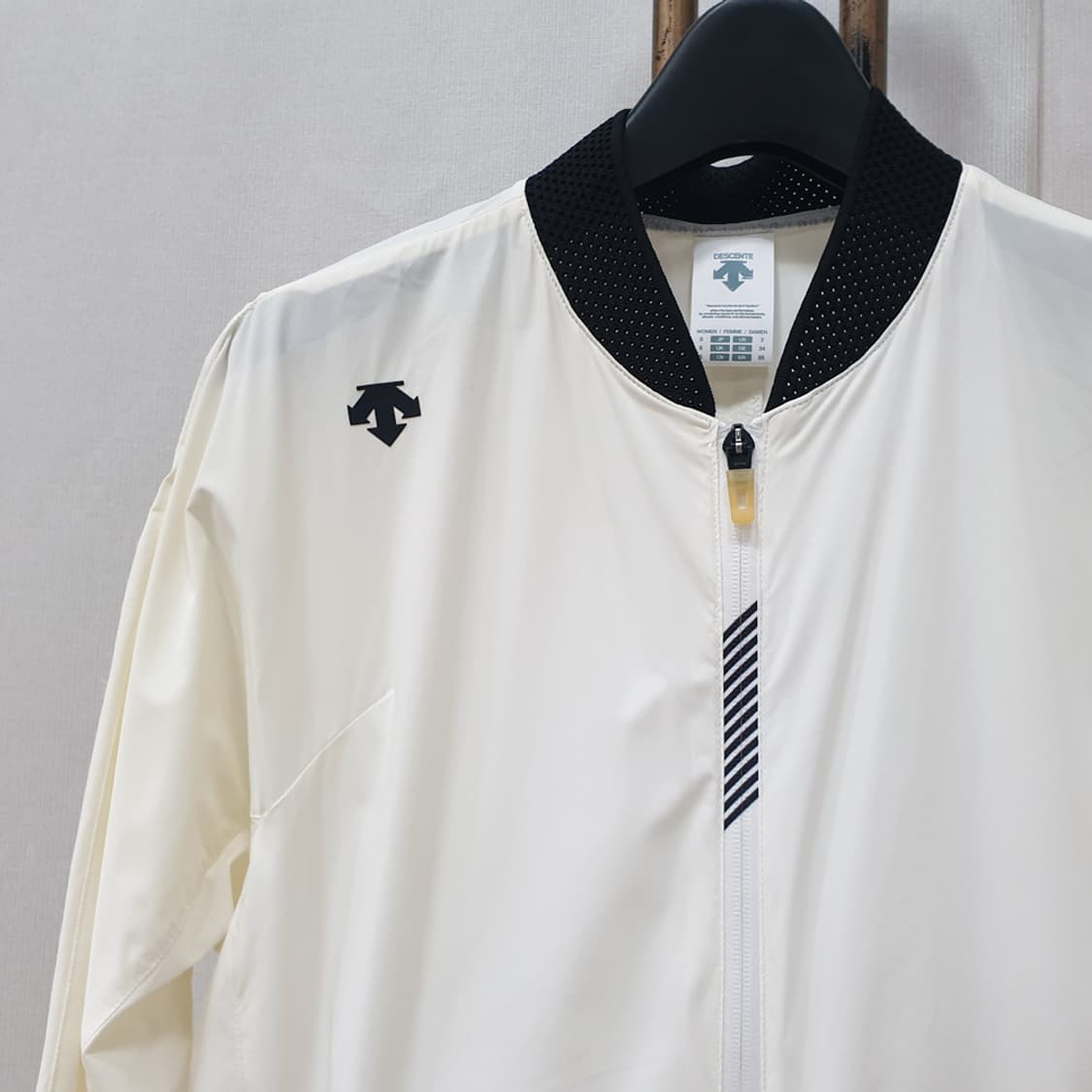 데상트 경량 러닝 바람막이 자켓 85 (여성용) 상품이미지2