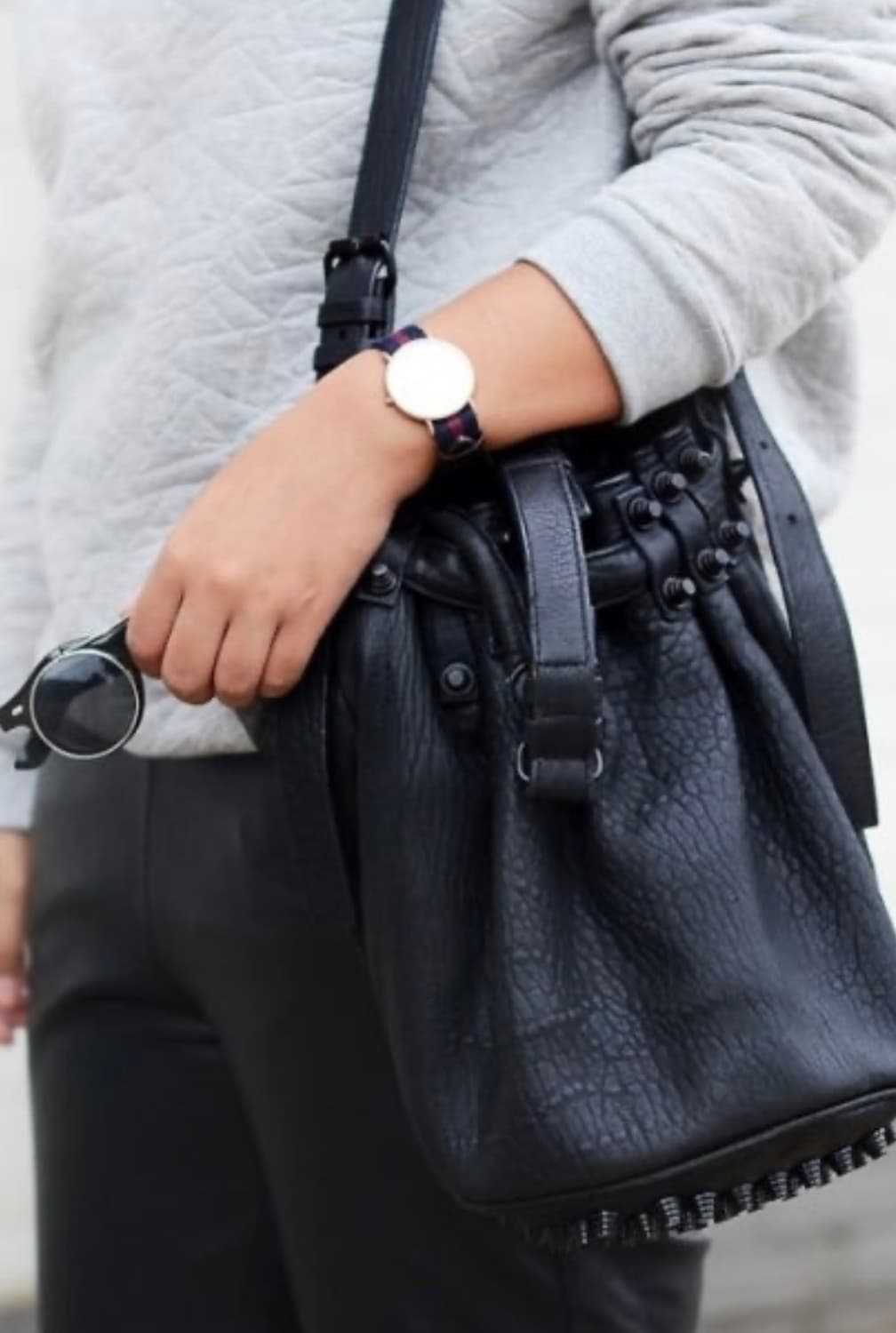 알렉산더왕 디에고 버킷백(스터드 블랙) 상품이미지7