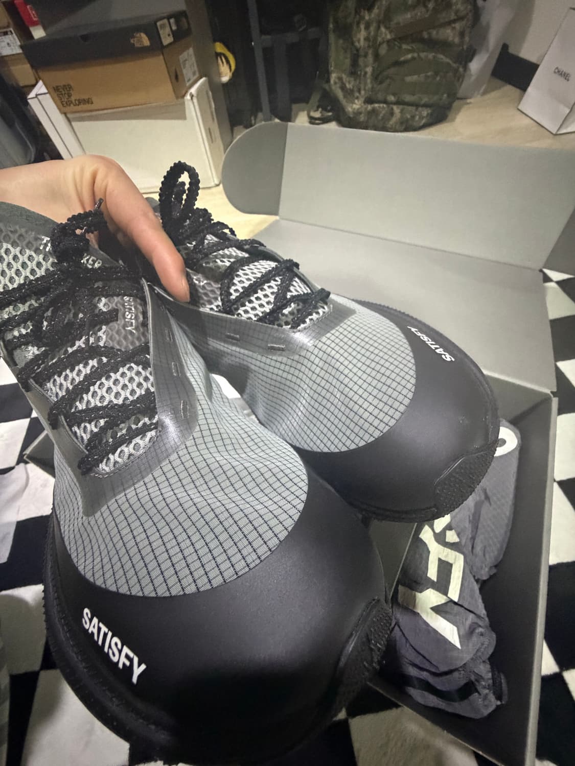 새티스파이 더 라커 쉐도우 러닝화 상품이미지3