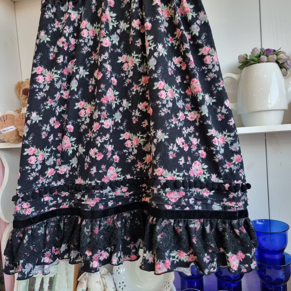 TRALALA(트랄라) 블랙 로즈 레이스 프릴 원피스 상품이미지3