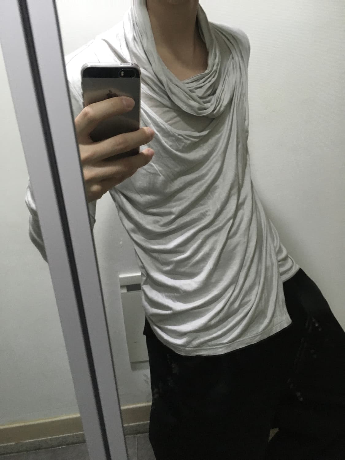 토네이도 마트 드레이프 레이어드 컷아웃 긴팔 티 상품이미지2