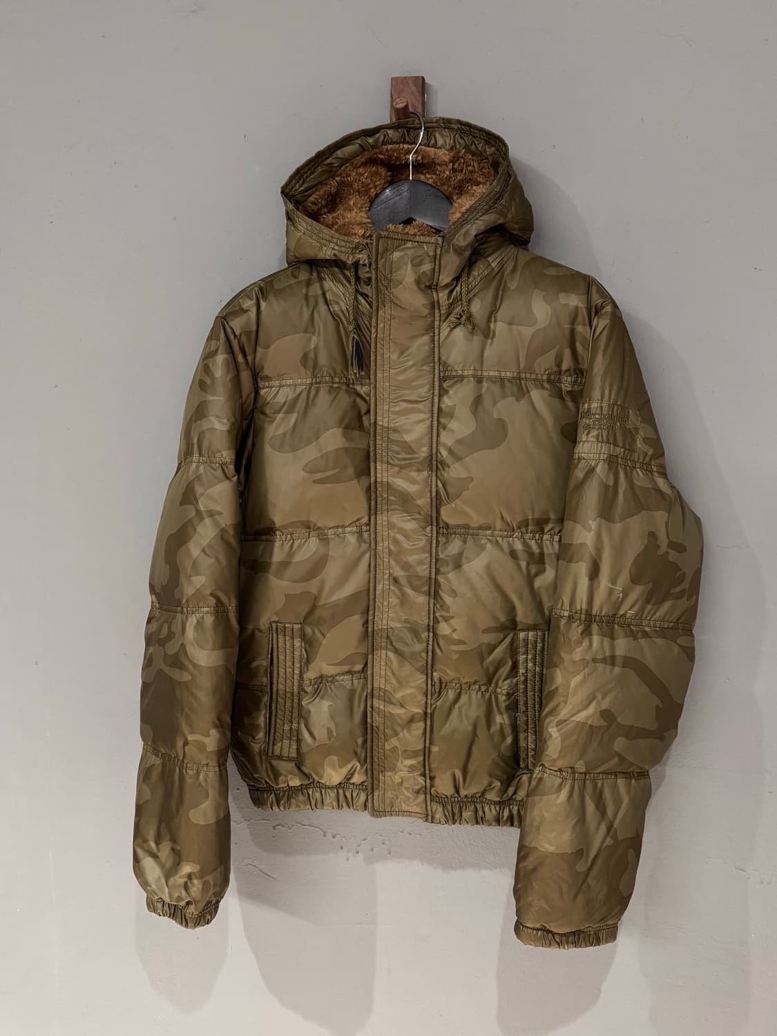 아베크롬비 카모플라쥬 다운 푸퍼자켓  상품이미지2