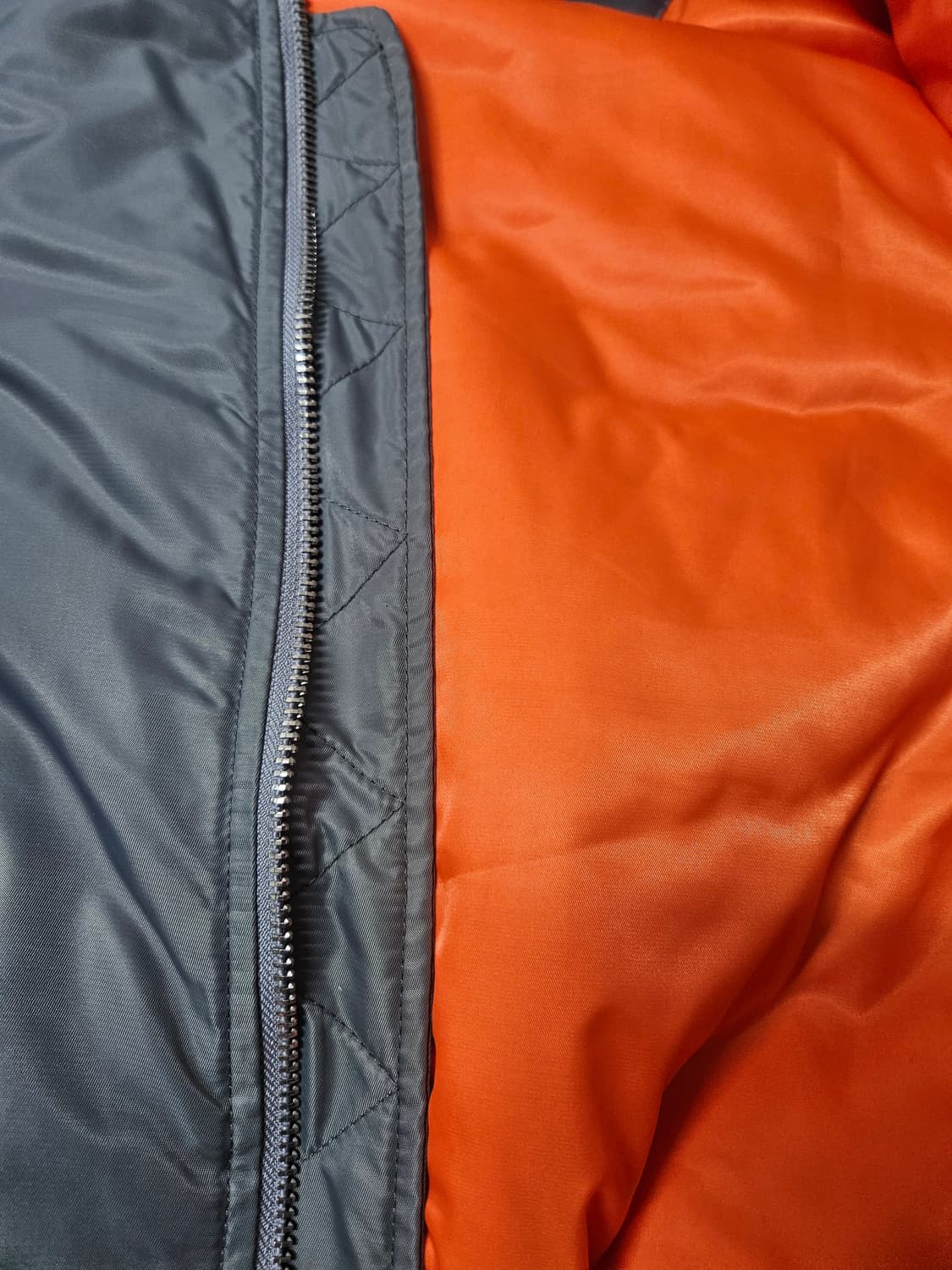 언아웃핏(ANOUTFIT)  MA-1  항공 점퍼  그레이
 상품이미지9