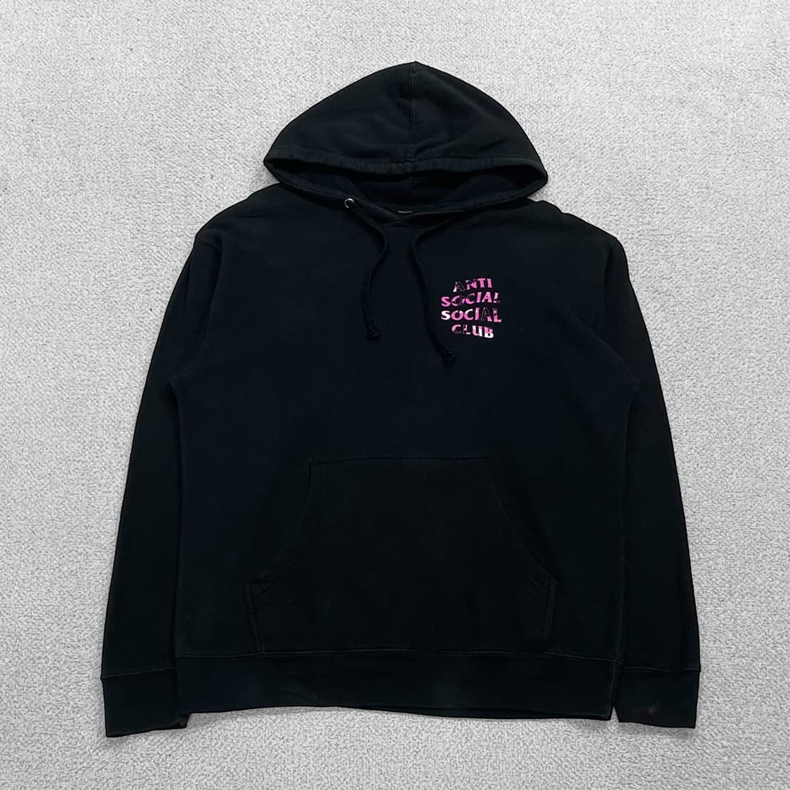 안티소셜소셜클럽 핑크 카모 후드티 블랙 상품이미지2