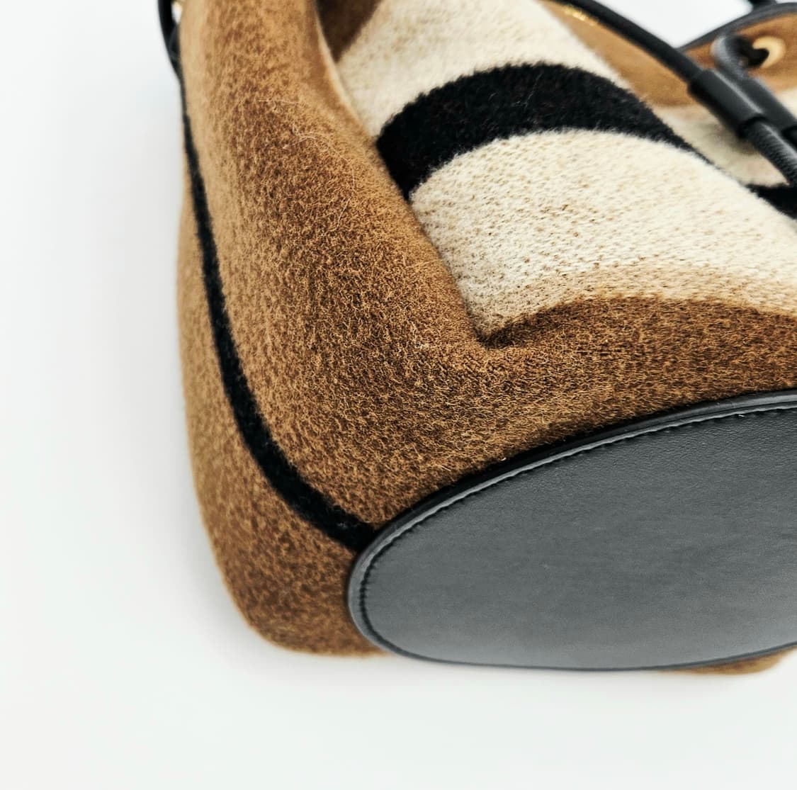 버버리 TB 로고 미니 캔버스 버킷백 상품이미지10