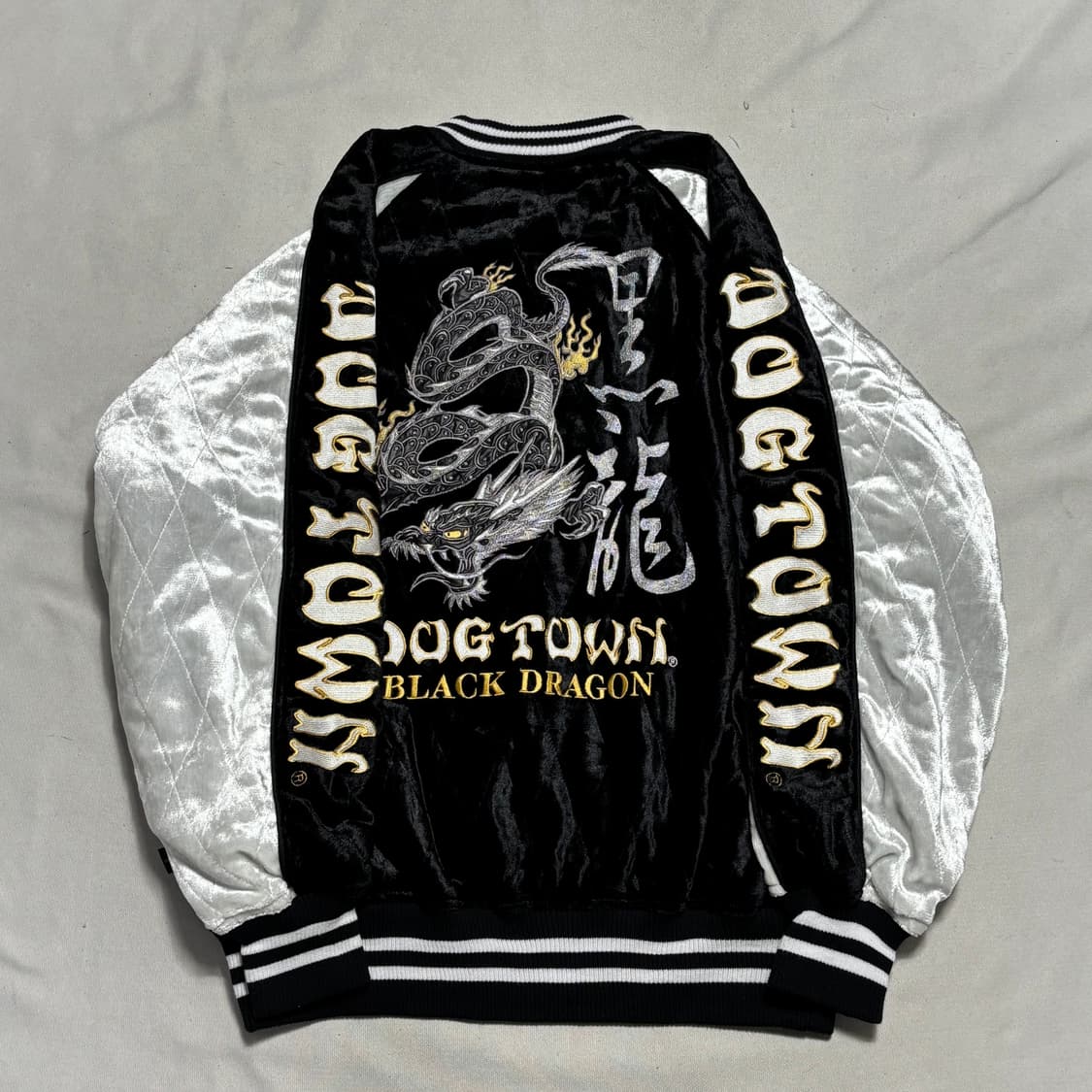 XL 도그타운 브랙 드래곤 용자수 블랙 벨벳 스카쟌 상품이미지2