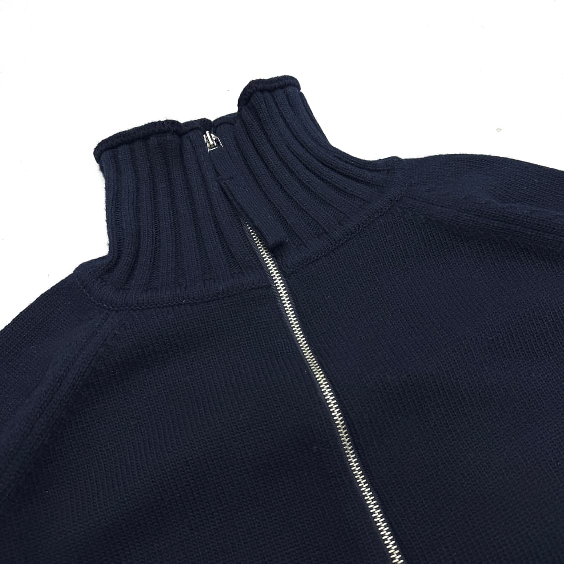 마뗑킴 스펠포인트 하이넥 백로고 니트집업 상품이미지4