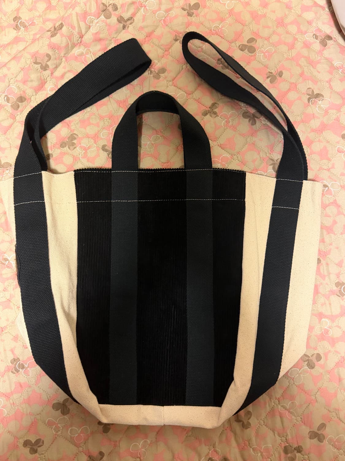 [남녀공용]비욘드클로젯 핸드 메이드 와펜 디테일 투웨이 백 블랙 상품이미지3