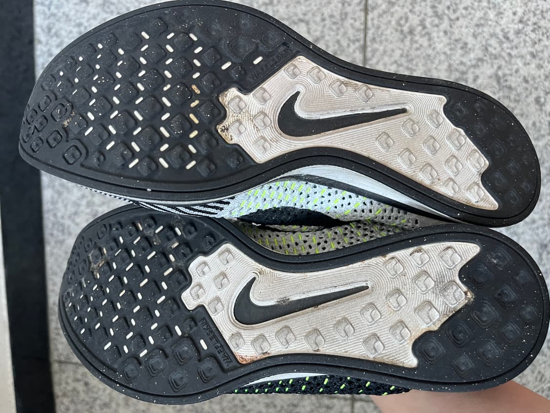 나이키 플라이니트 레이서 블랙/화이트 상품이미지2