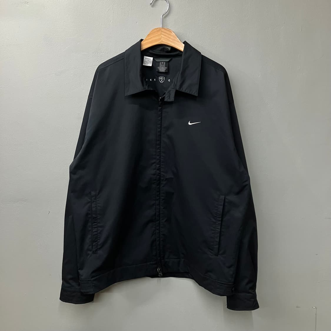 나이키 올블랙 바람막이 자켓  상품이미지2