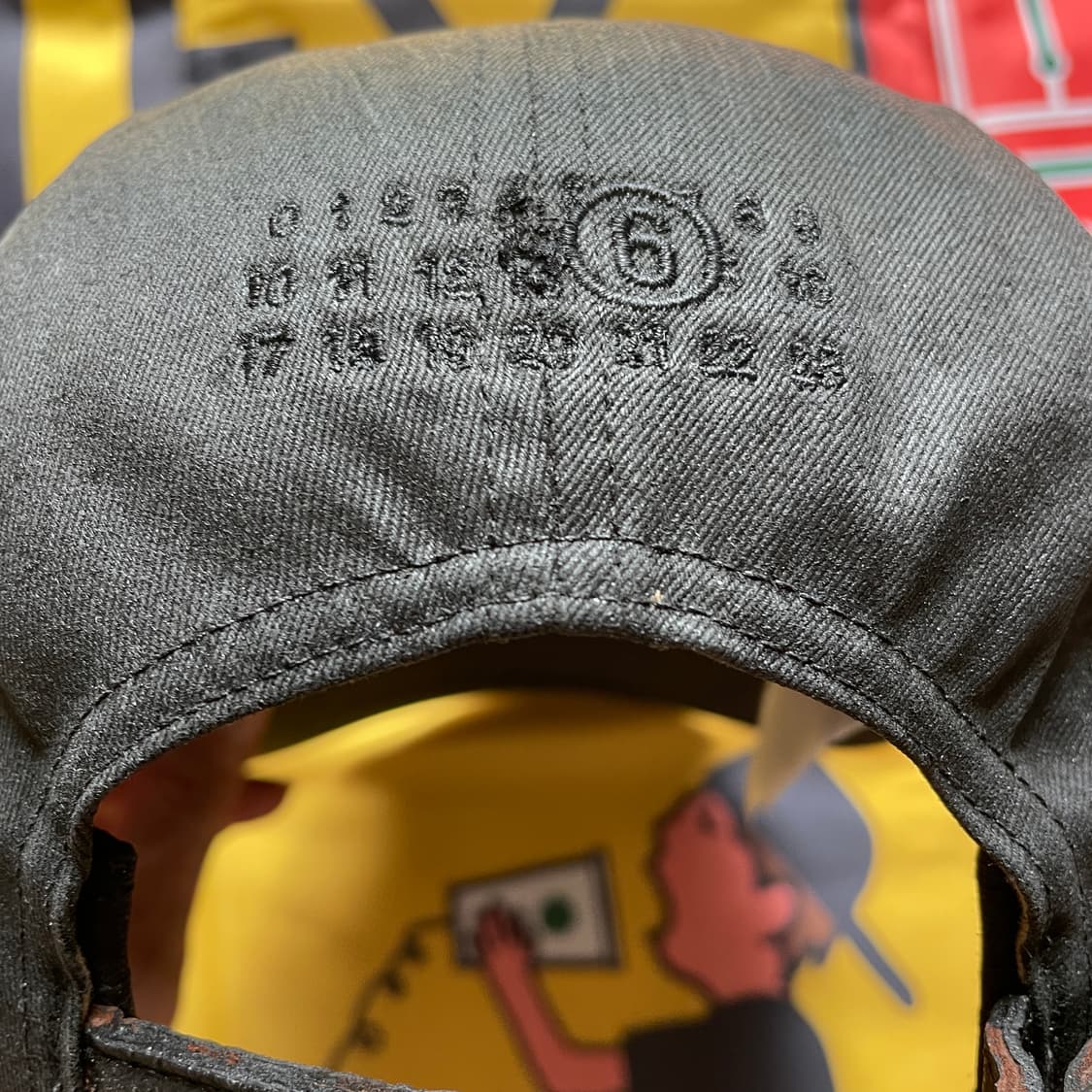 슈프림 MM6 페인티드 캠프캡 블랙 24SS 상품이미지5