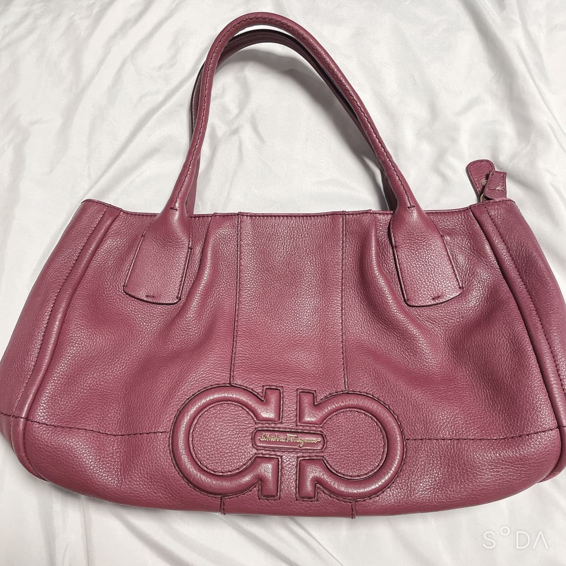 페라가모 간치니 레더 토트백 퍼플(자주) 상품이미지1