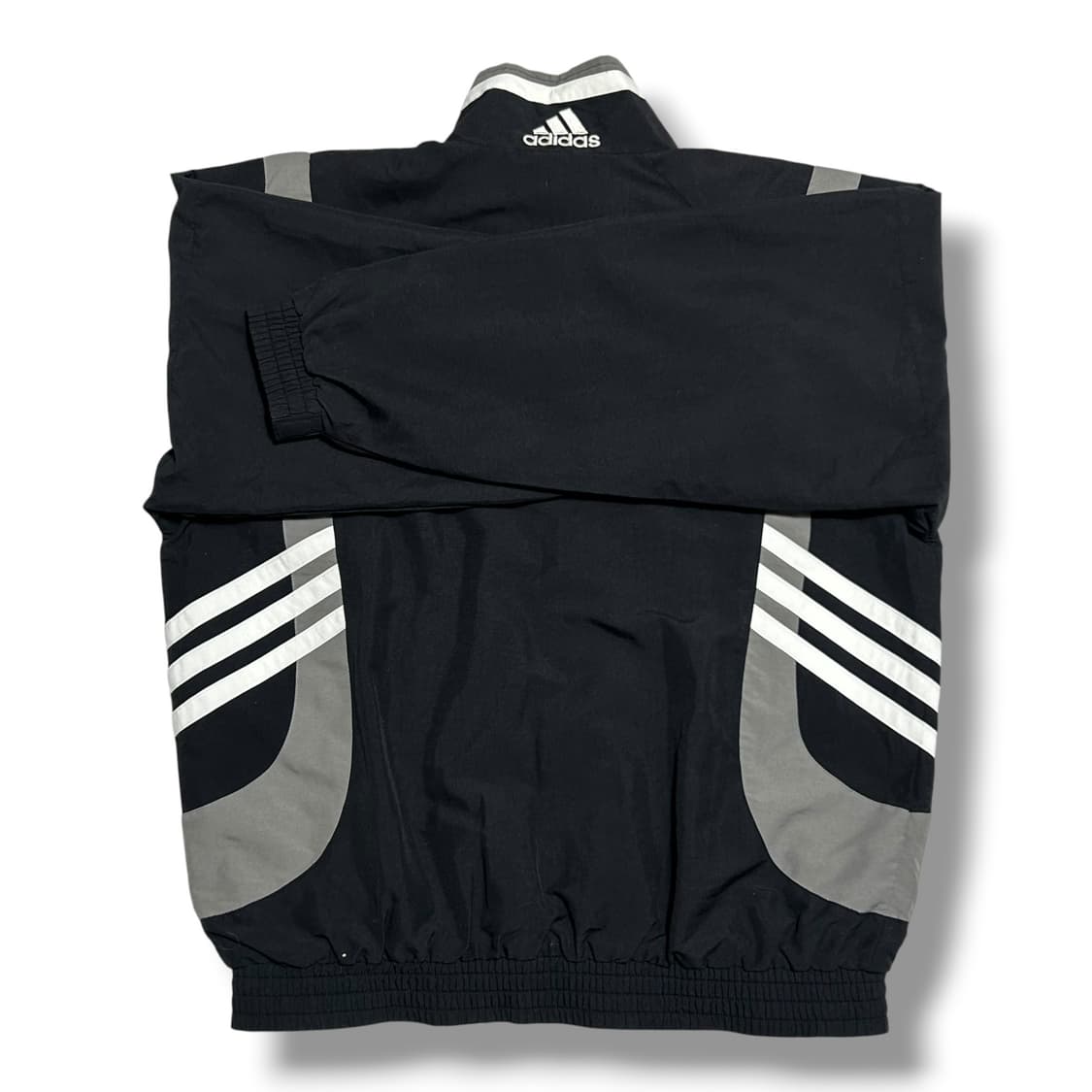 Adidas 레알마드리드 그레이 라인 블랙 바람막이 상품이미지2