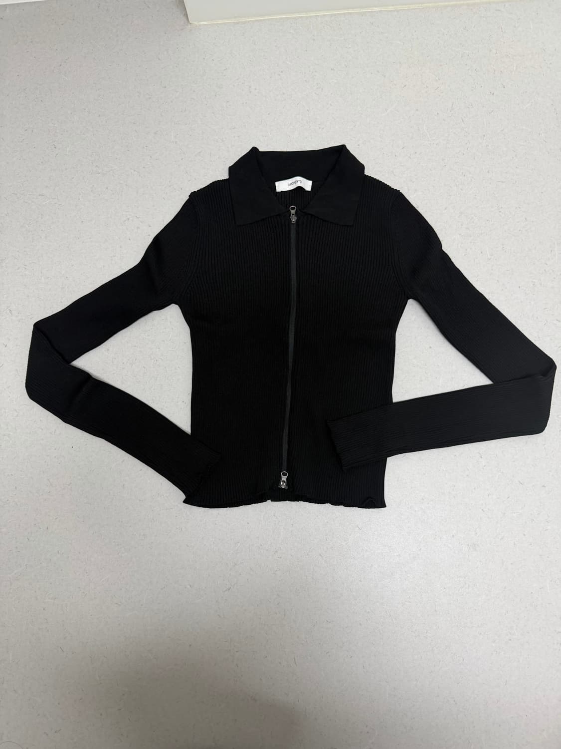 아모멘토 RIB TWO WAY ZIP-UP CARDIGAN_BLACK 상품이미지3