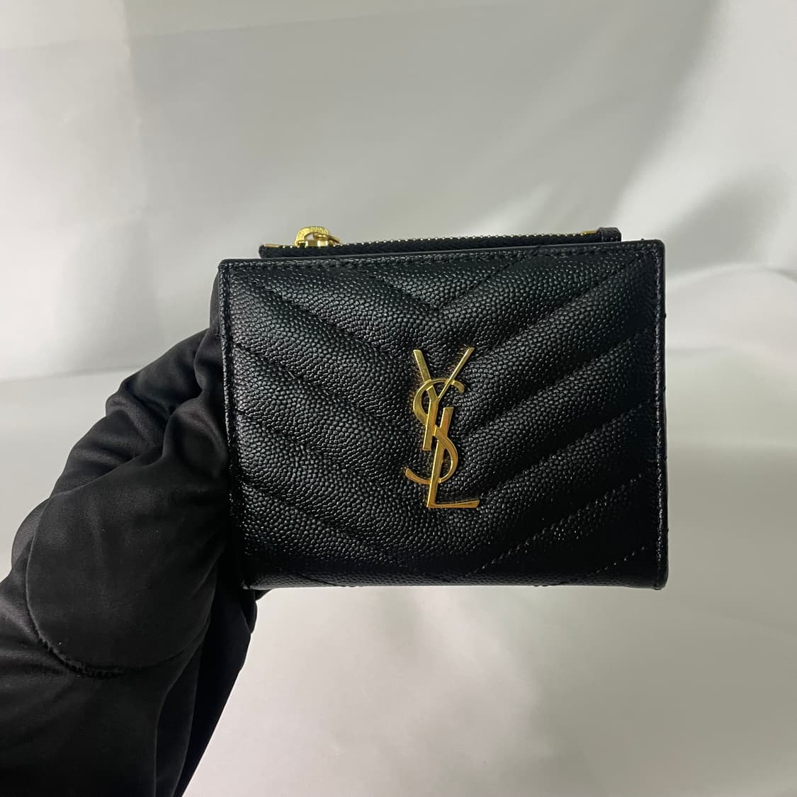 생로랑 블랙 반지갑 캐비어 금장로고 단품 상품이미지1