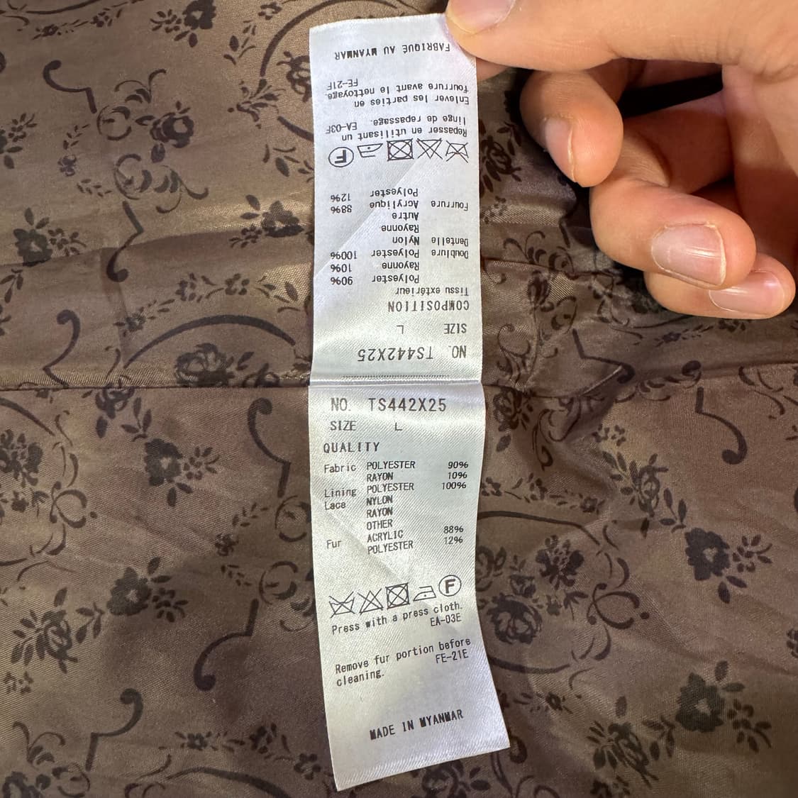 엑시즈팜 브라운 자수 플레어 코트 상품이미지6