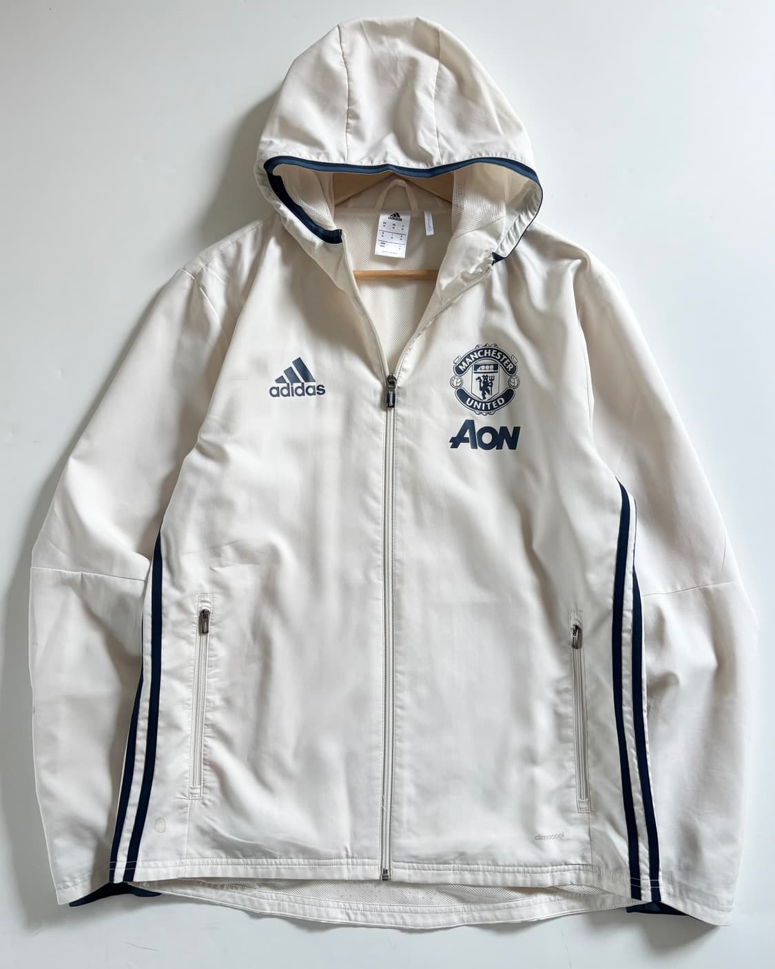 Adidas 아디다스 맨체스터유나이티드 크림 네이비 컬러 후드 바람막이  상품이미지3