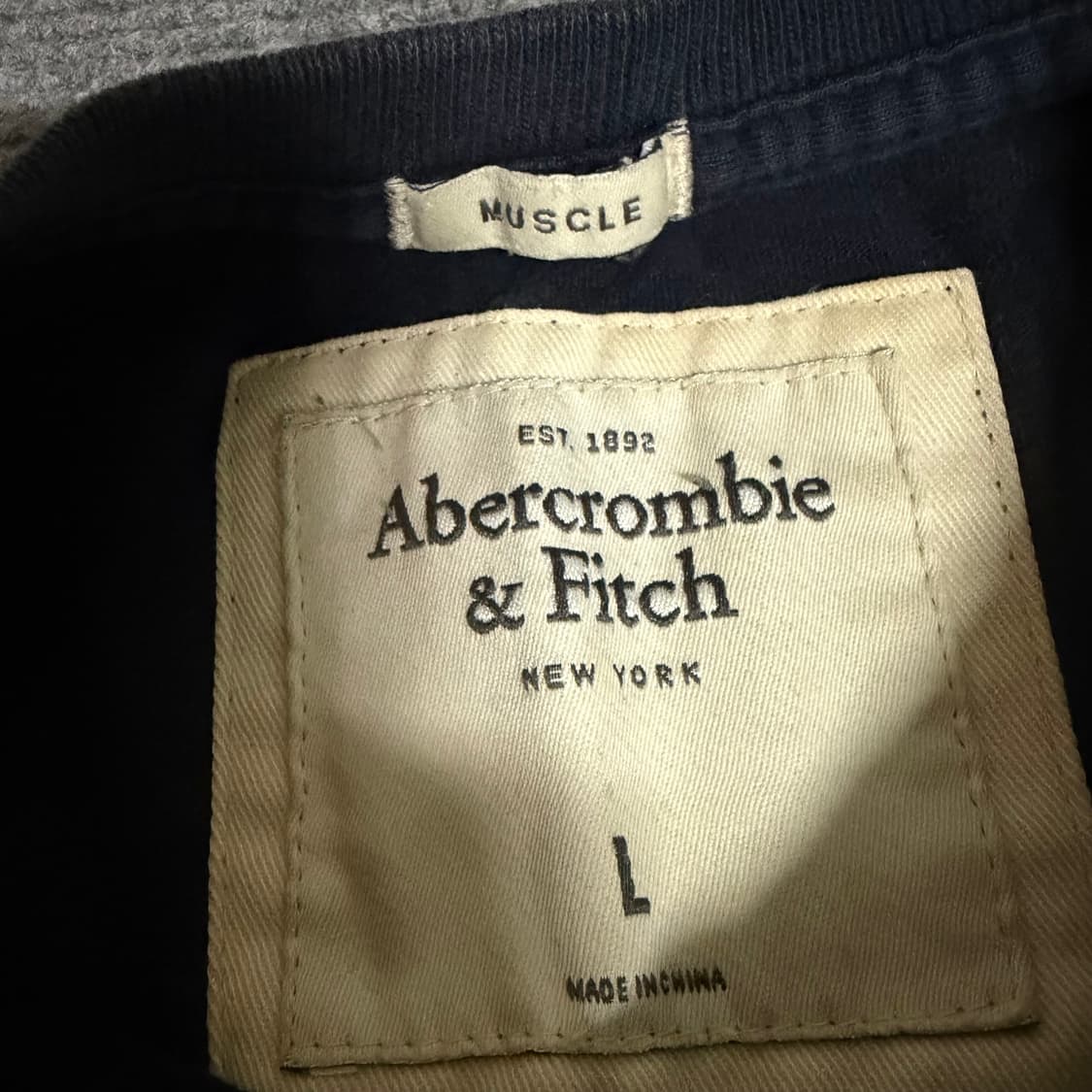 아베크롬비 네이비 반팔티 L 상품이미지3