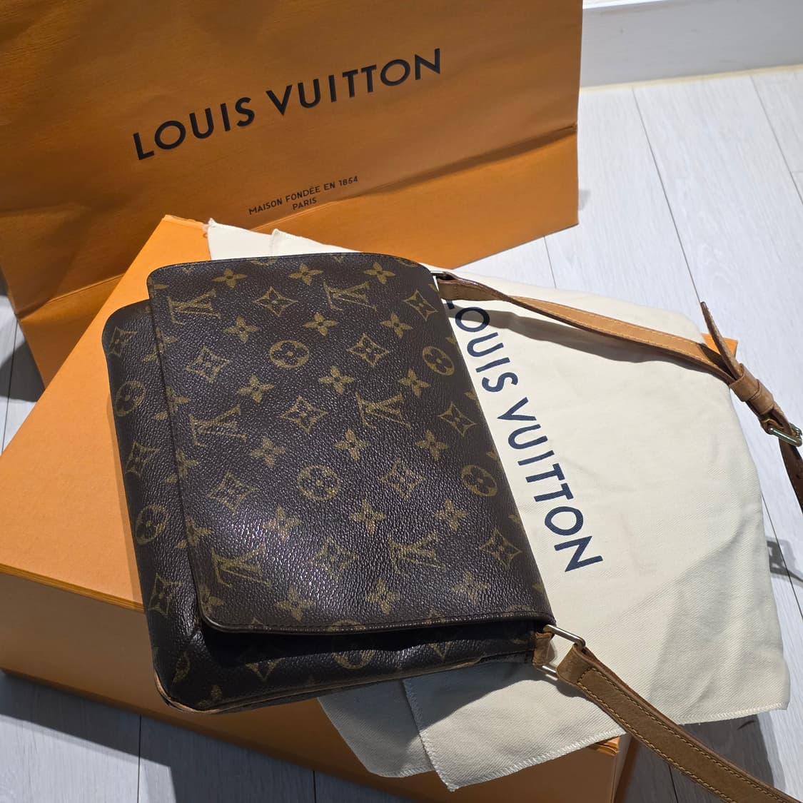 루이비통 모노그램 뮤젯탱고 m51257 (풀박) 상품이미지2