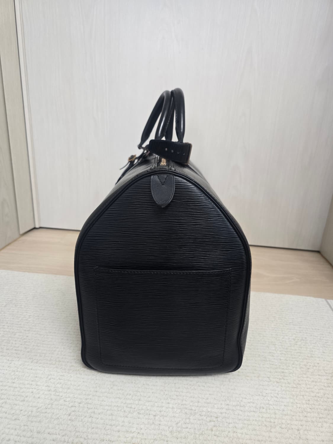 루이비통 에피 키폴 블랙 보스턴백 50 상품이미지4