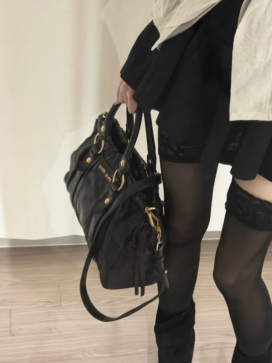 미우미우 비텔로 샤인 사첼 백 상품이미지2