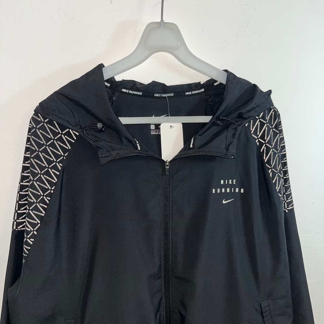 Nike black running windbreaker 상품이미지5