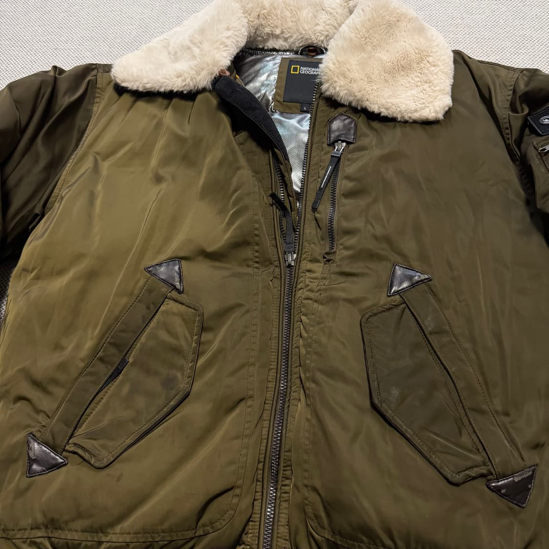 내셔널지오그래픽 넥 트리밍 카키 항공 패딩 자켓 상품이미지4