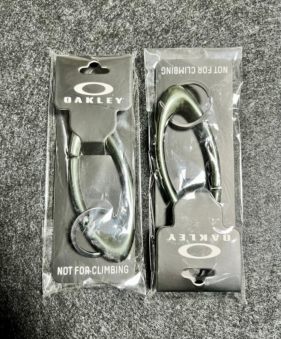 오클리 에센셜 아이콘 카라비너 뉴 다크 브러쉬 상품이미지1