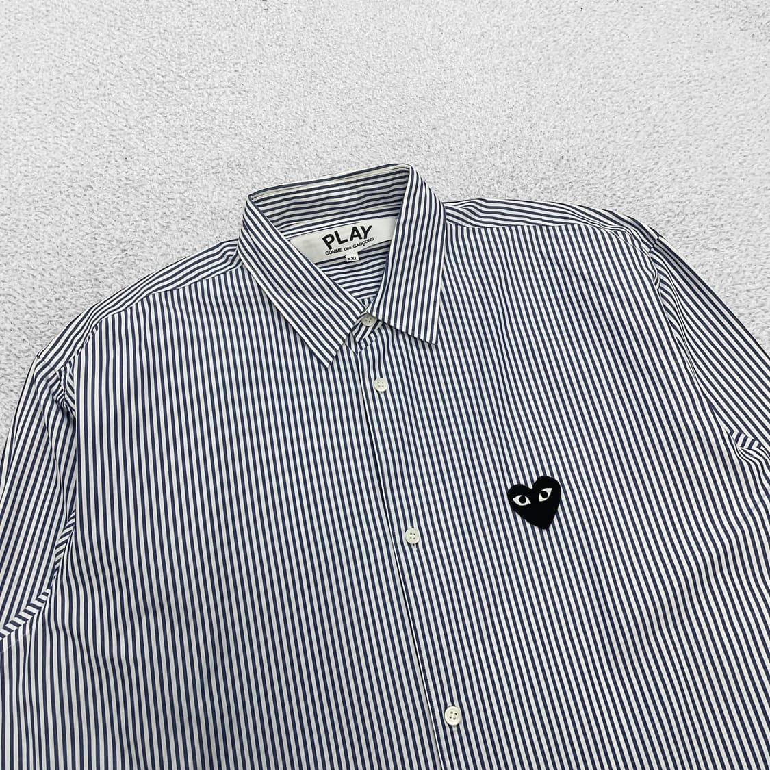 꼼데가르송 블랙 하트 와펜 스트라이프 셔츠 상품이미지2