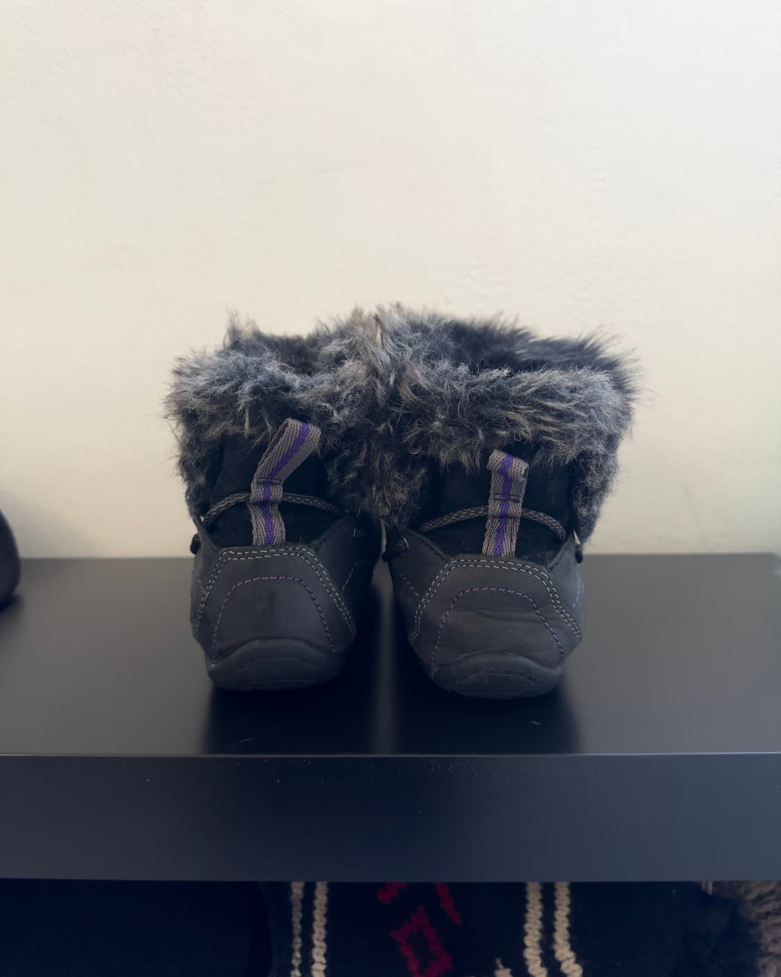 [CLARKS] Drawstring Ankle Fur Boots 상품이미지4