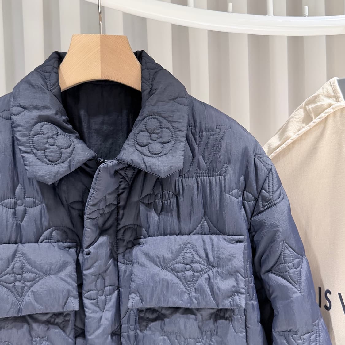 (A+/50) / 루이비통 모노그램 라이트 패디드 블루종 퀄팅 패딩 자켓 상품이미지4