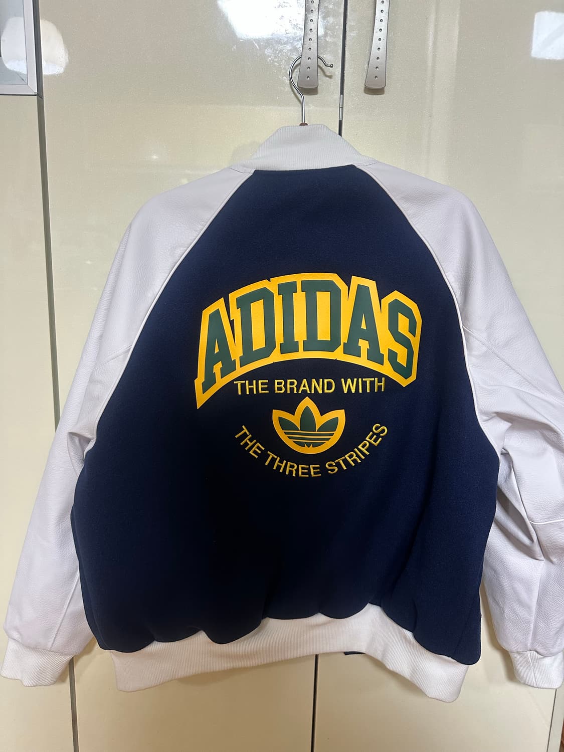 아디다스 오리지널 바시티 자켓 (IS2926) 상품이미지4