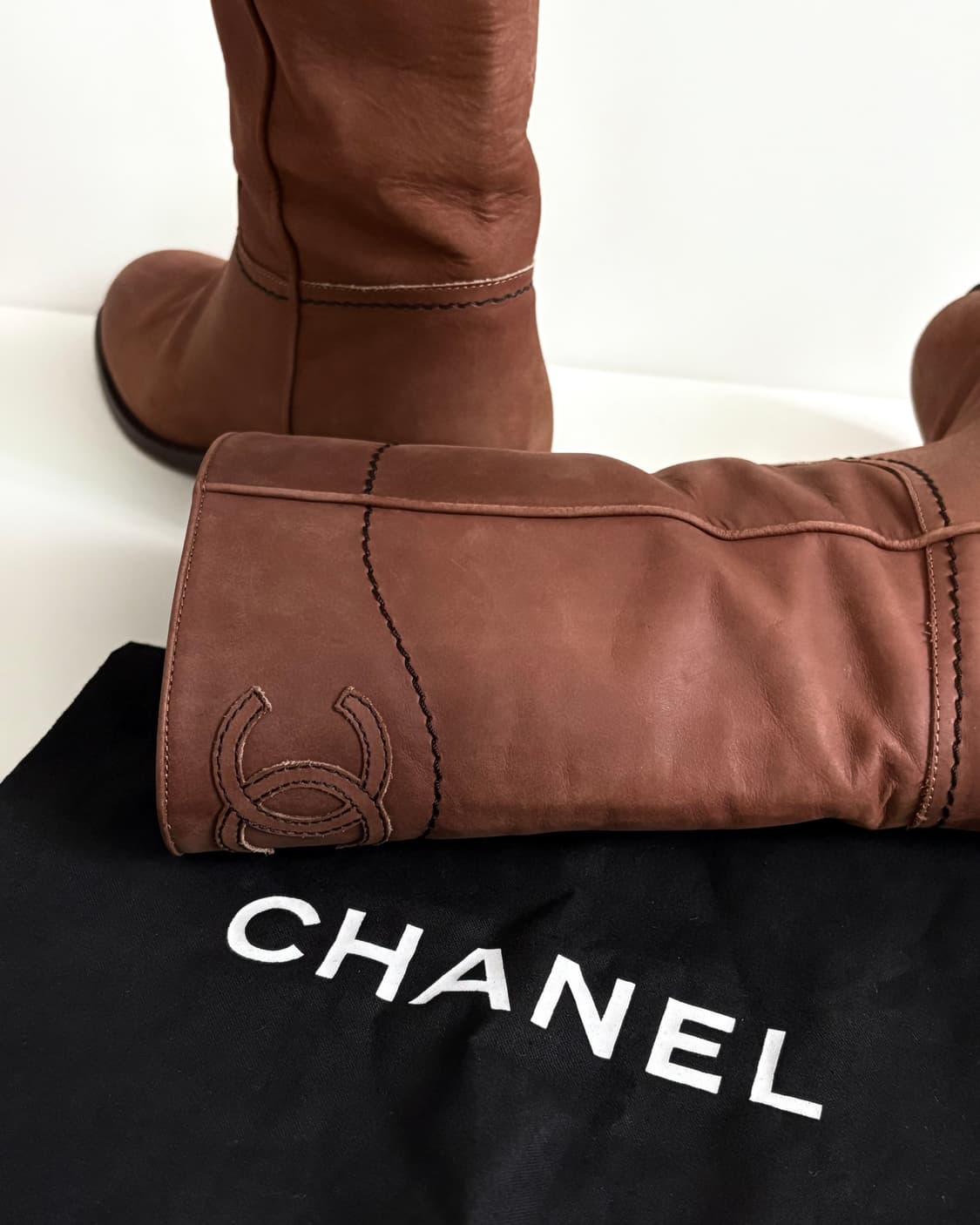 CHANEL 샤넬 CC 로고 웨스턴 미들 부츠 361/2 브라운 상품이미지2