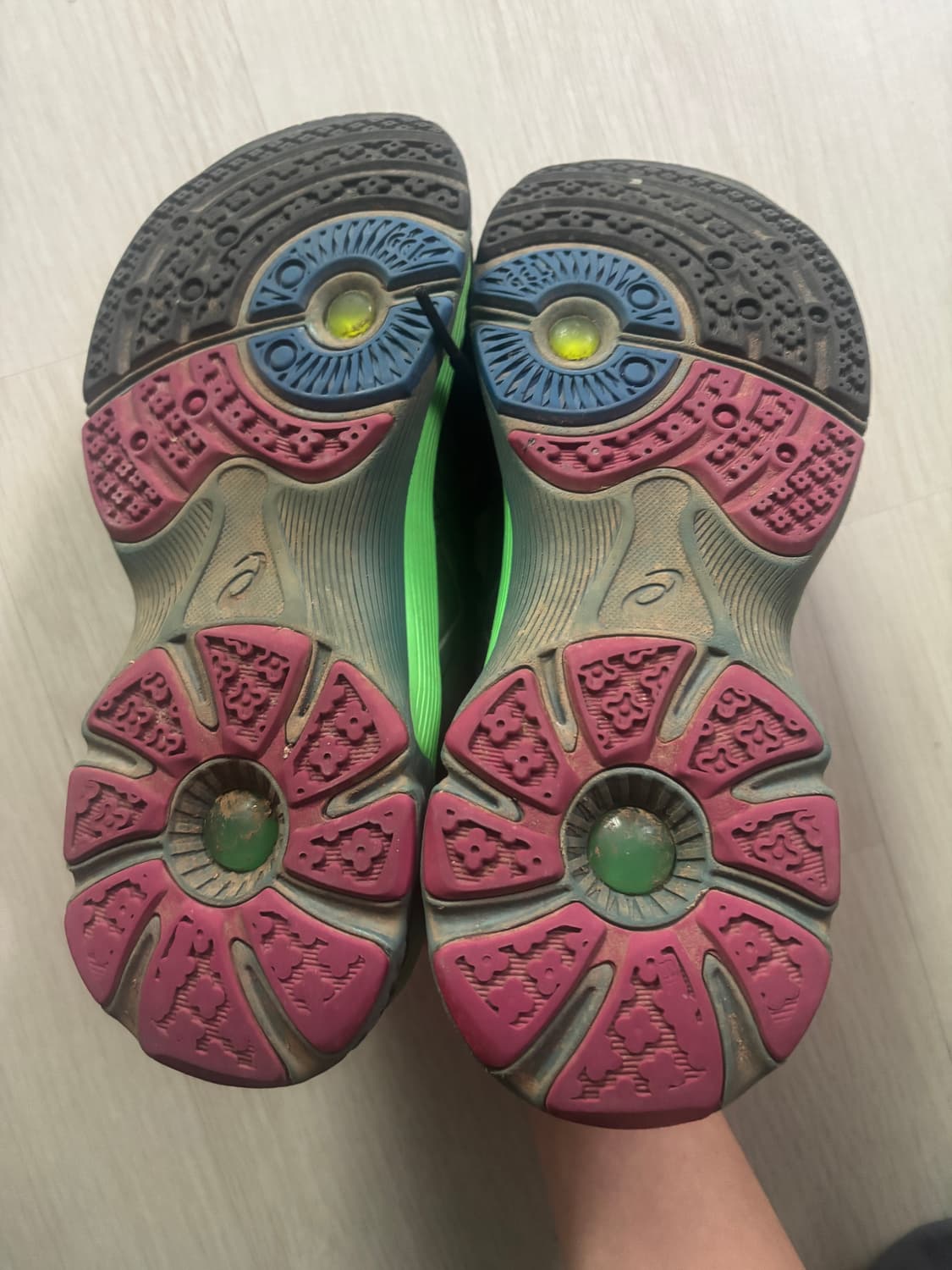 아식스 x 키코 코스타디노브 젤 테서랙트 건메탈 상품이미지7