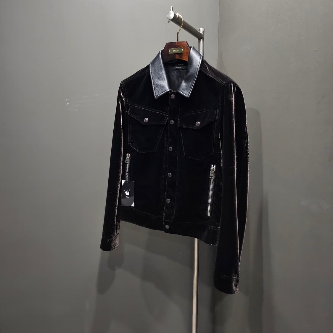 톰포드 크록벨벳 신상 트러커 가죽 카라 자켓 상품이미지3