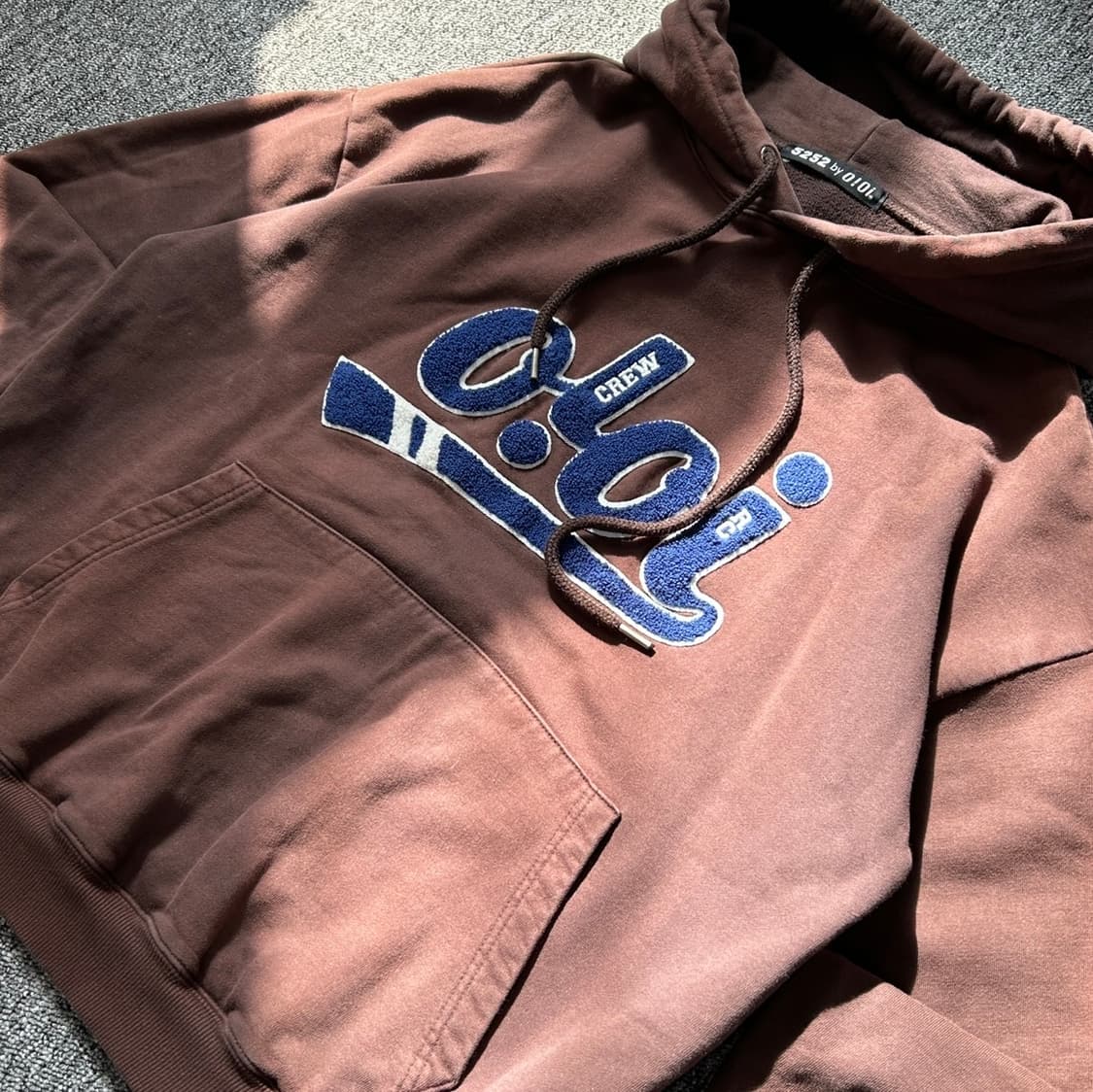 오아이오아이 브라운 후드티 상품이미지3