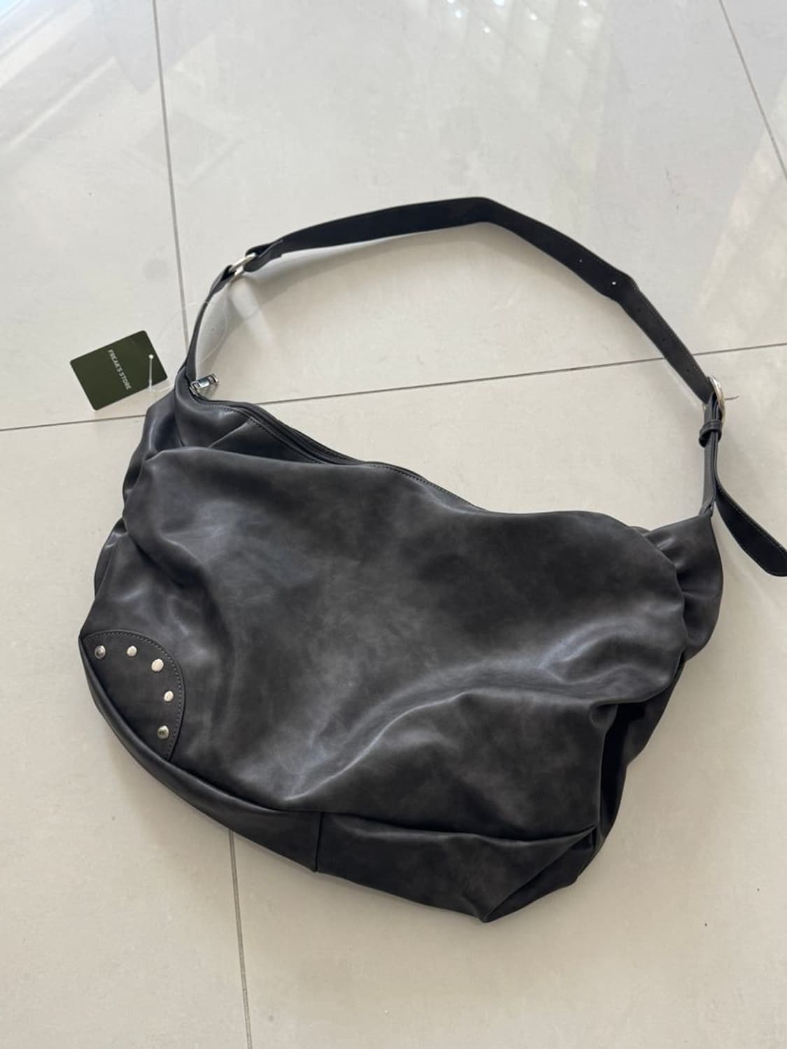 SHOULDER BAG 가죽 스터드 라운드 숄더백 상품이미지5