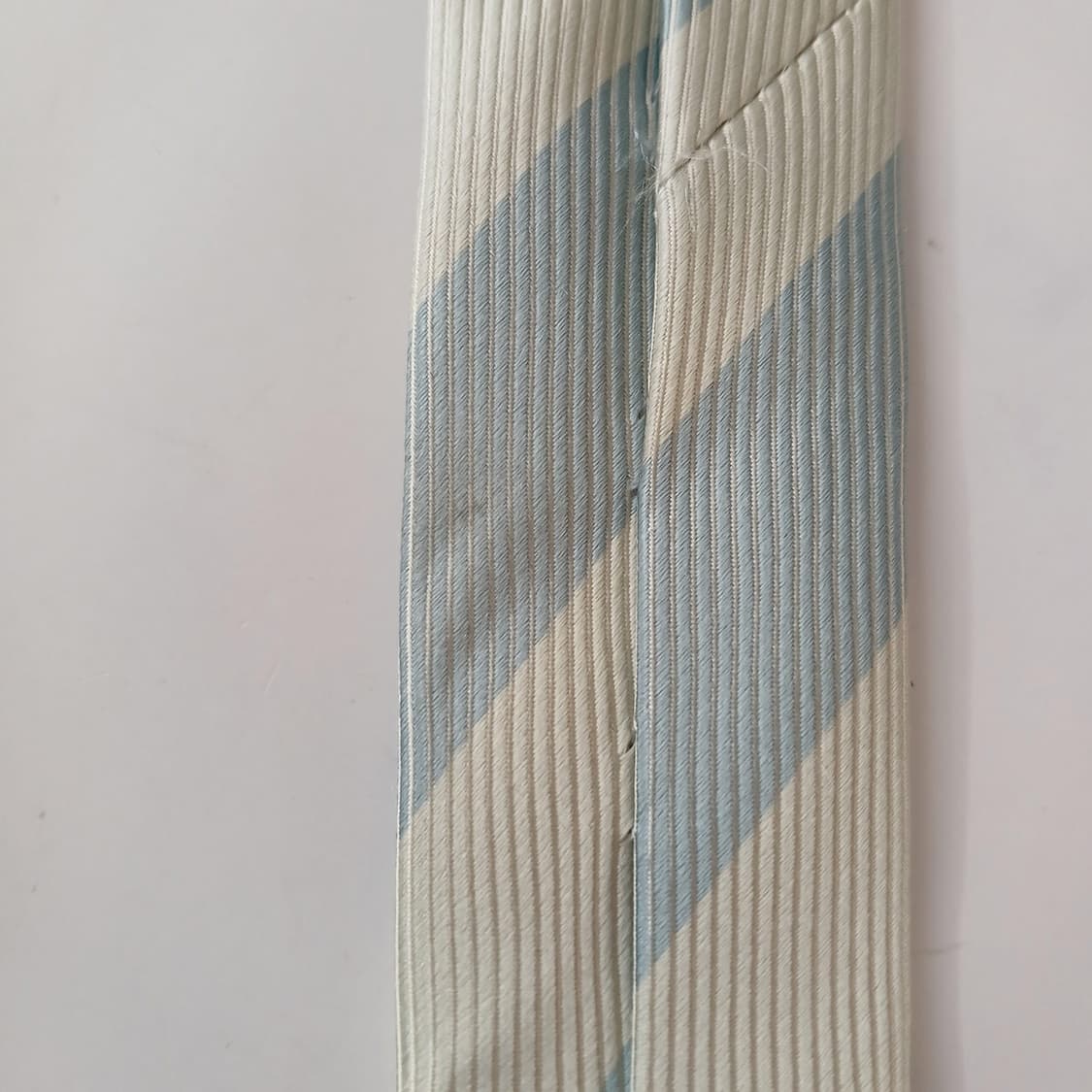 지안프랑코 페레 실크 스트라이프 넥타이 8.8cm A등급 A18848
 상품이미지7