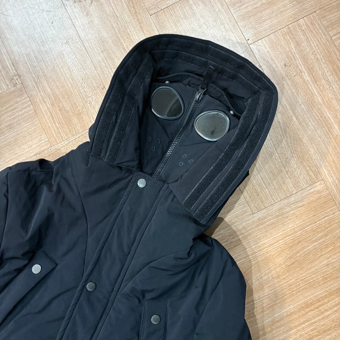 씨피컴퍼니 방독면 페이스 가드 고글 블랙 롱 다운 자켓 상품이미지2