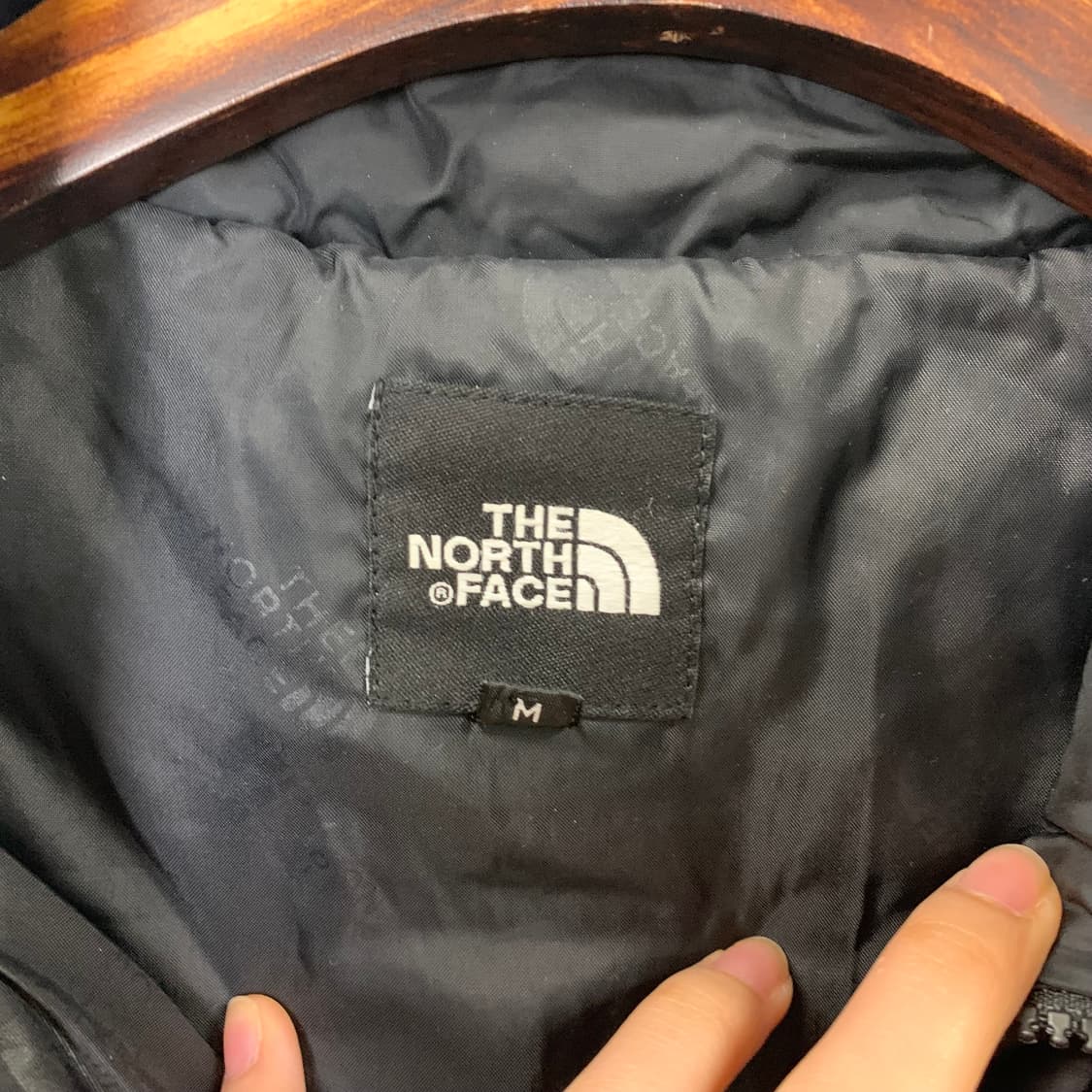 노스페이스 블랙 경량 패딩 상품이미지8