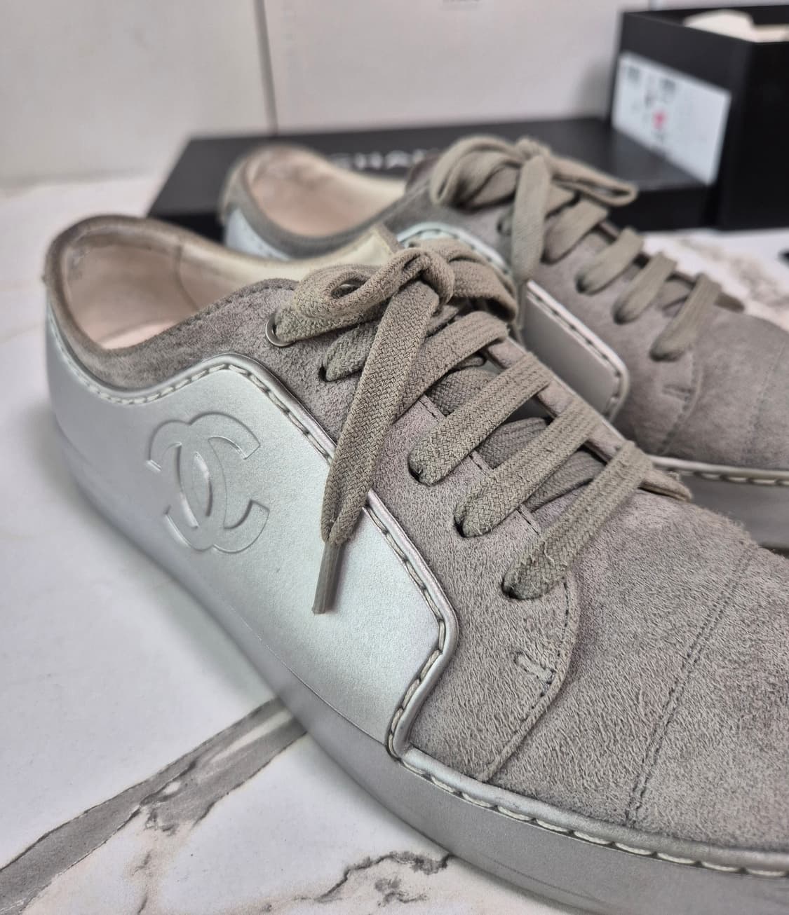 (정품) 샤넬 로우탑 스웨이드 스니커즈 36.5 상품이미지5