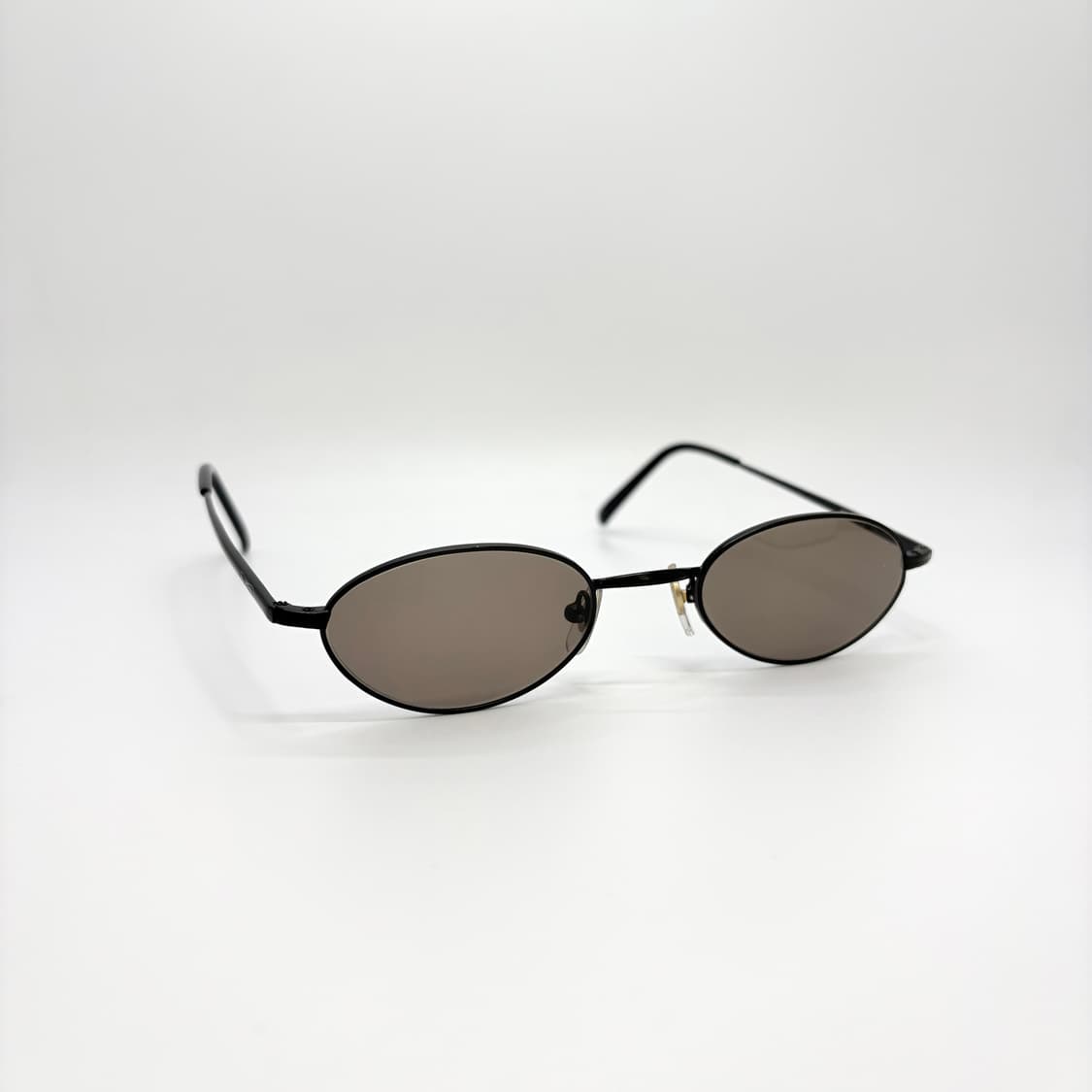 BCBG MAXAZRIA 블랙 오벌 메탈 선글라스 상품이미지2