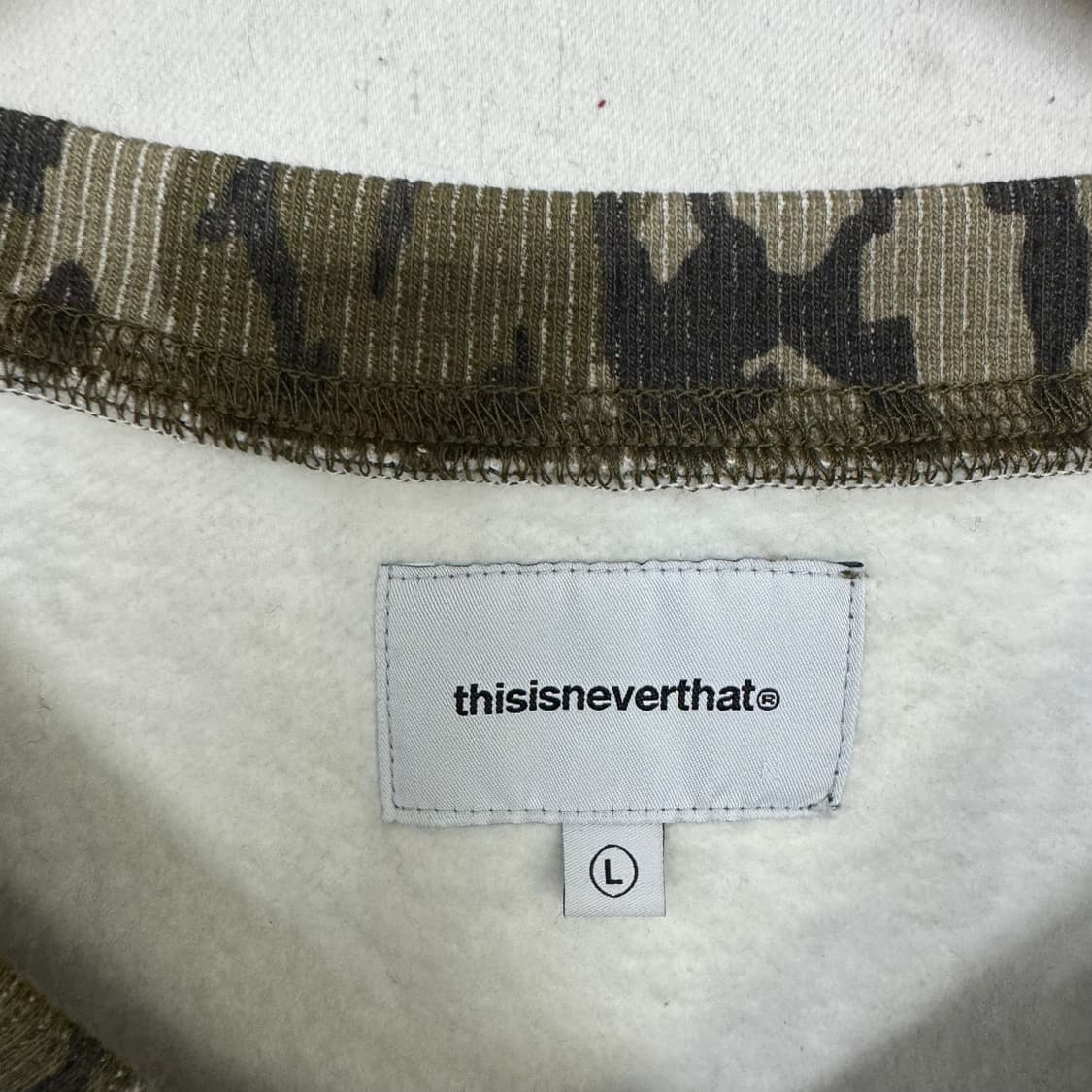 디스이즈네버댓 브이넥 베스트 카모 상품이미지3