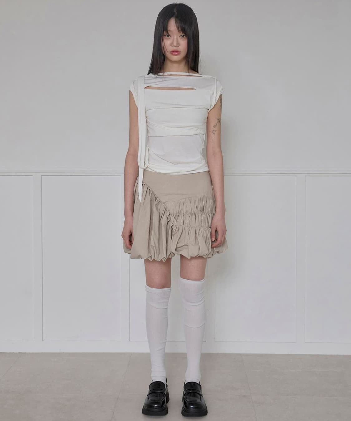 플레어업 Draped Strap Roll-Up T-Shirt 상품이미지7