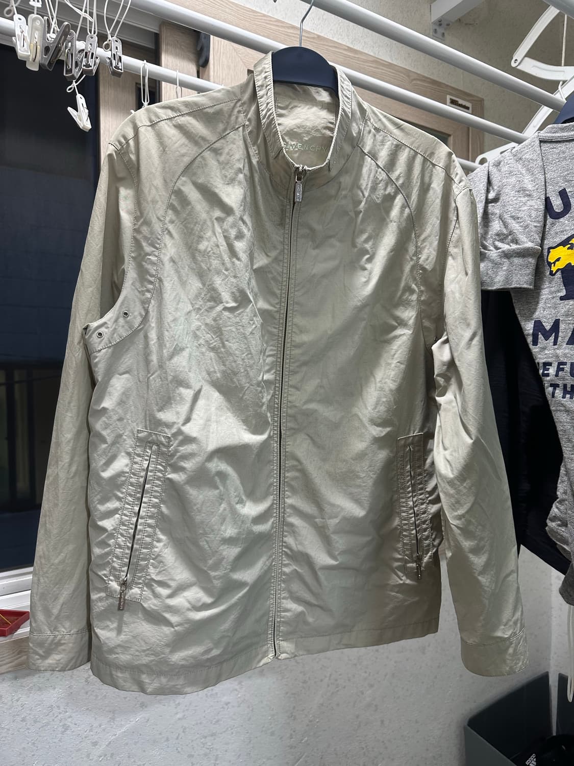 지방시 바람막이 상품이미지1